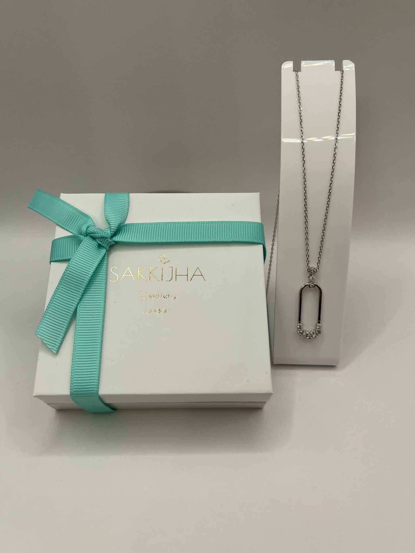 Diamond & Gold Ovate Filigree Pendant Necklace